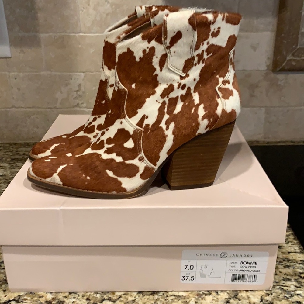 Chinese Laundry Bonnie cow print bootie